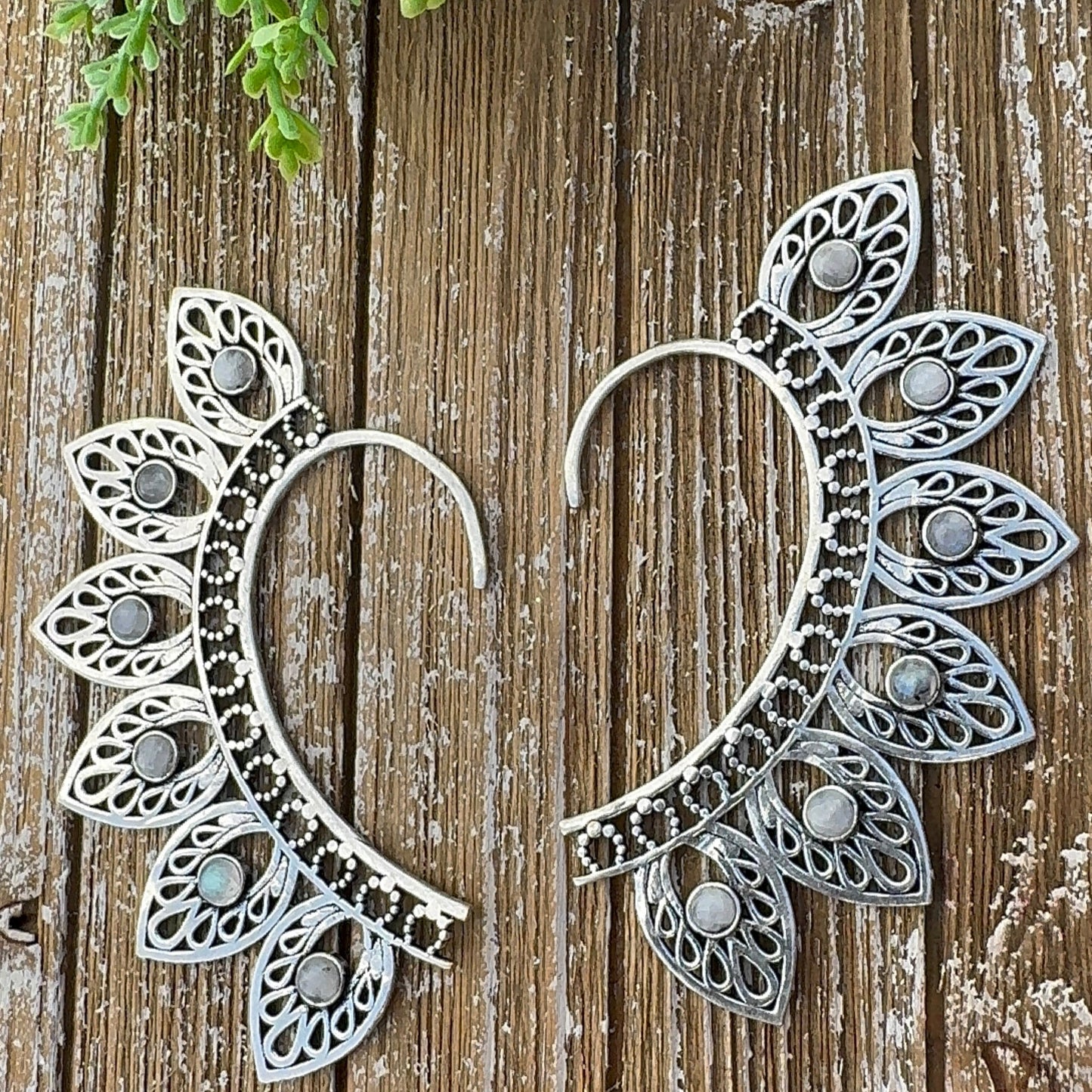 EarCuff Howlite